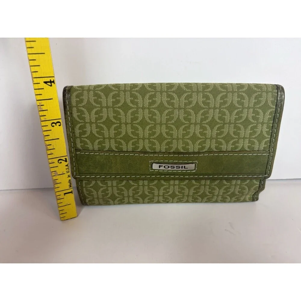 Fossil Trifold Wallet Ladies Green Genuine Leather Snap Close 6” X 4”
